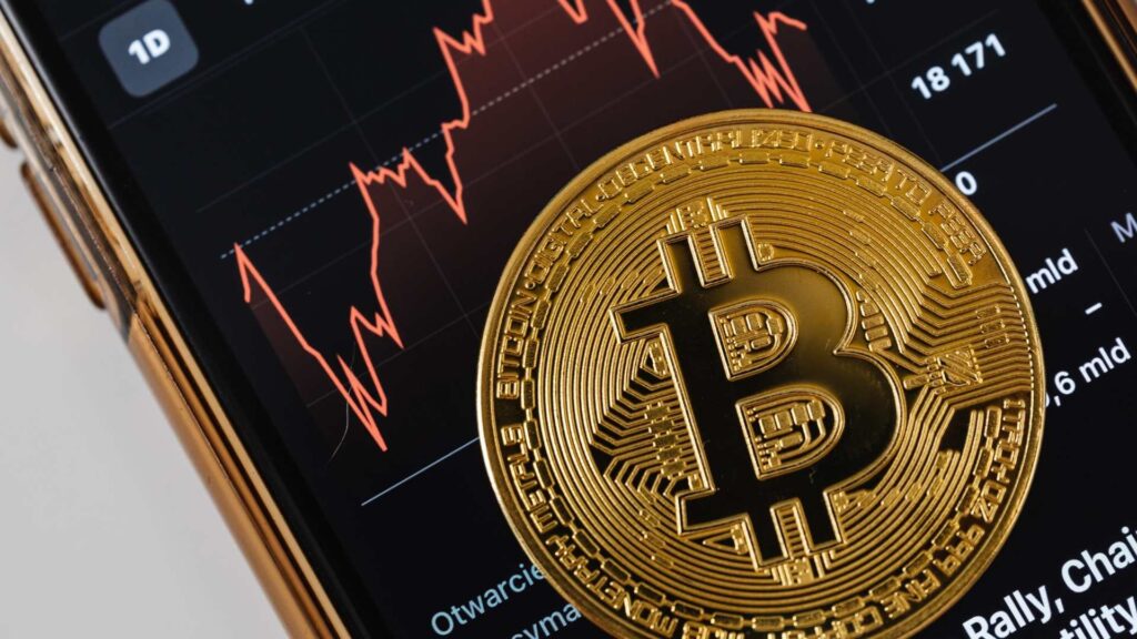El precio del bitcoin roza los 60 000 dólares mientras una compresión histórica apunta a un gran movimiento en el mercado