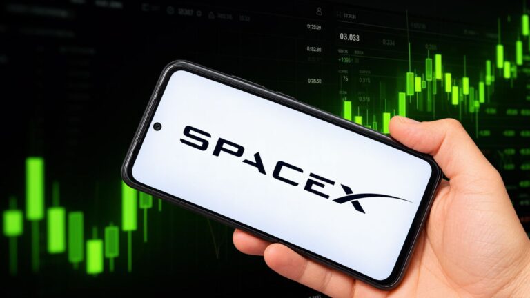 SpaceX Stock Falls as Starlink Mobile Takes Aim at U.S. Carriers